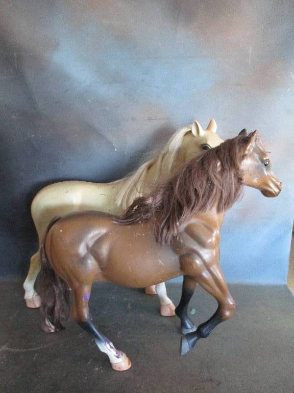 lot 92 image: Plastic Horse Staues