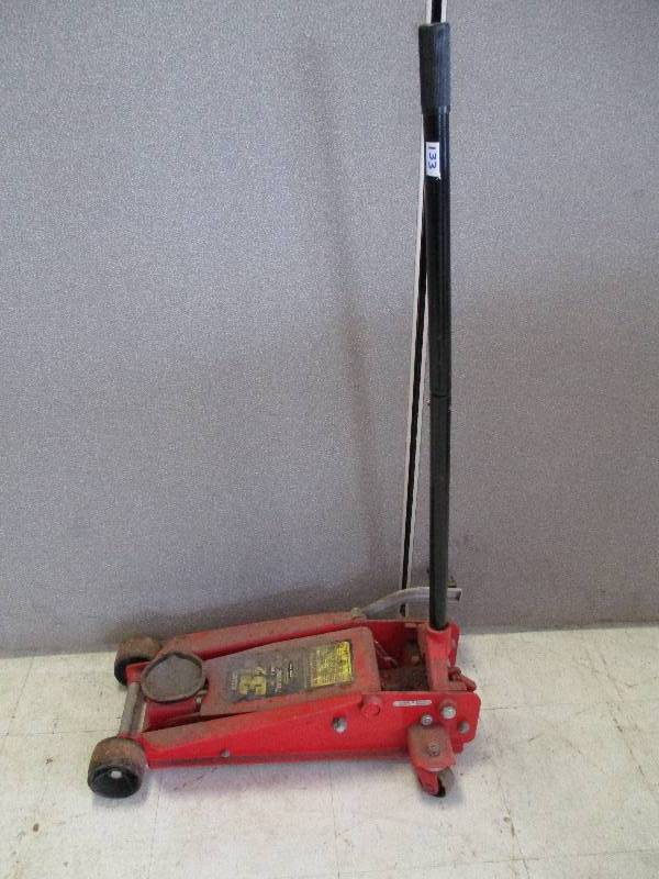 lot 133 image: Heavy Duty Service Jack