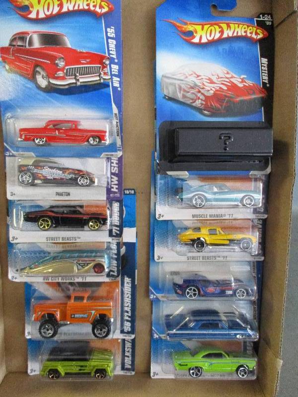 lot 141 image: Hot Wheels Cars
