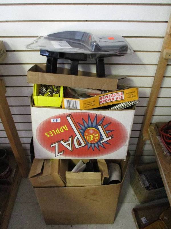 lot 33 image: Assortment of Automotive Items