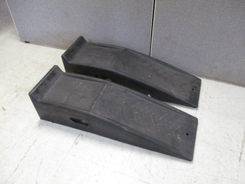 lot 115 image: Ramp Set