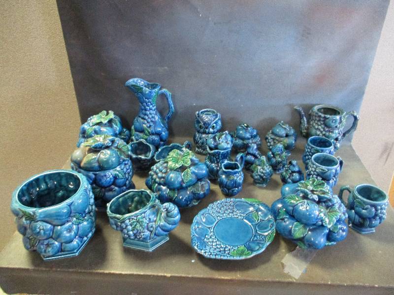 lot 75 image: Decorative Ceramics