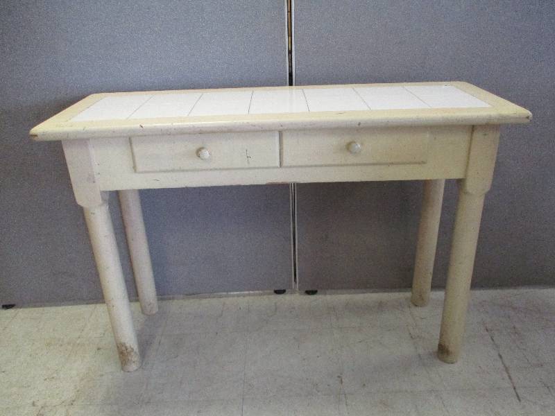 lot 116 image: Sofa Table