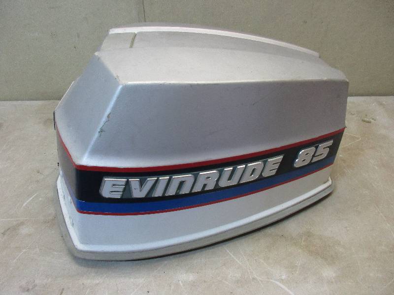 lot 4 image: 85 hp Evinrude outboard motor cover