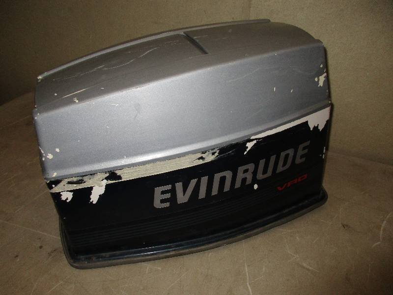 lot 5 image: 70 hp Evinrude VRO outboard motor cover