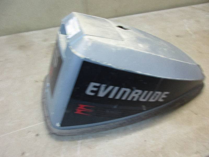 lot 15 image: 15 hp Evinrude outboard motor cover