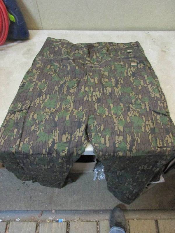 lot 20 image: 2 pair of Remington XXL camo pants