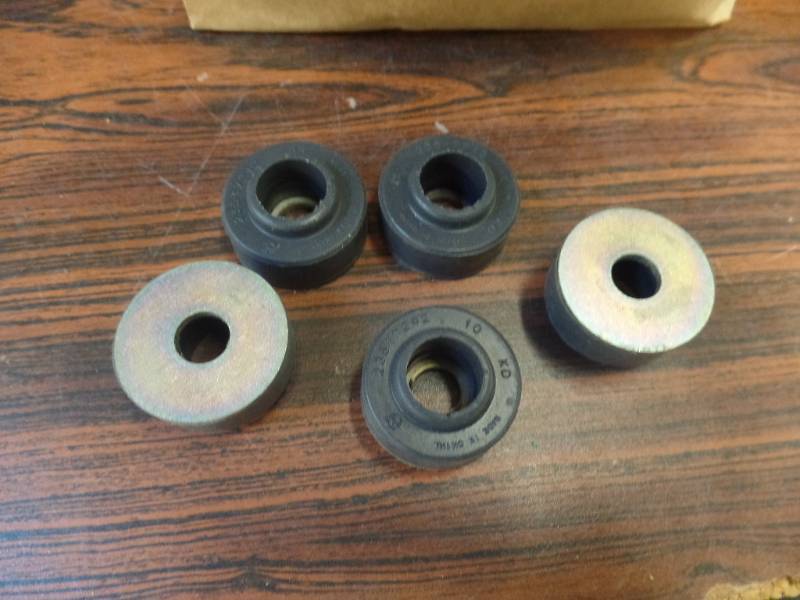 Isolator Engine Oil Pan