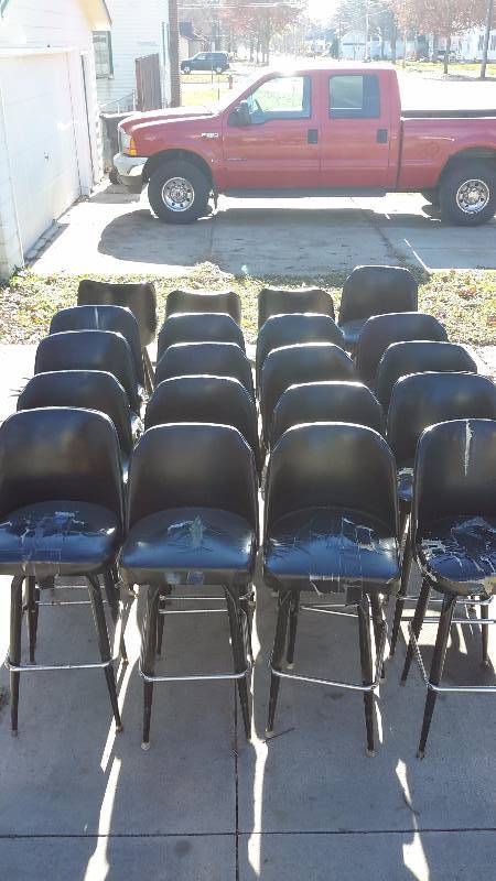 20 high-back swivel chairs