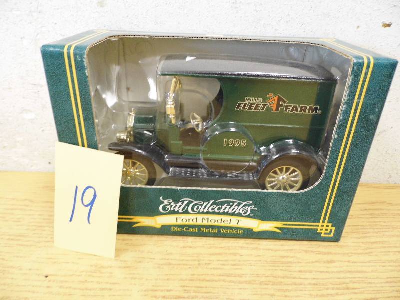 lot 19 image: Ertl Ford Model T