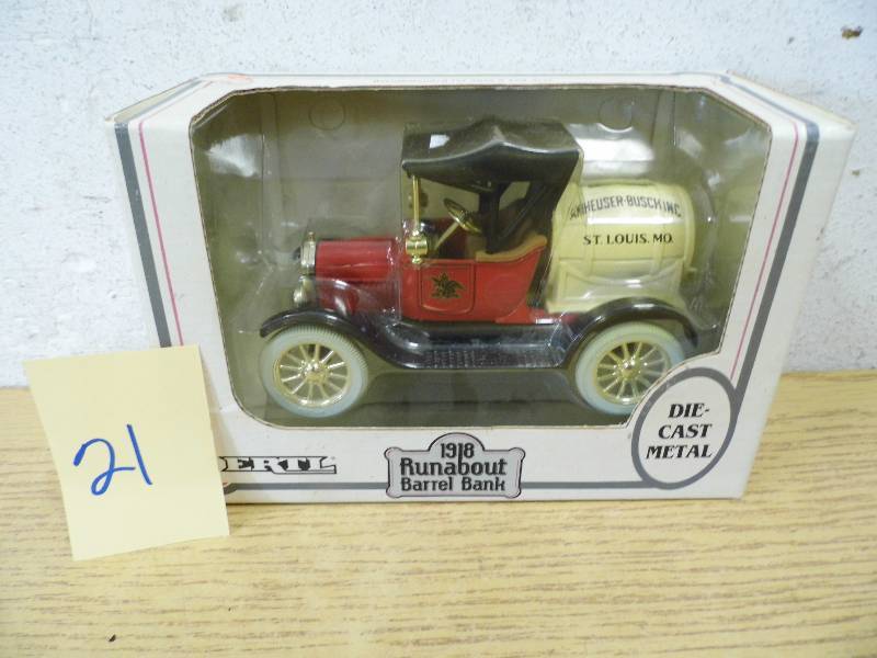lot 21 image: Ertl 1918 Runabout Barrel Bank
