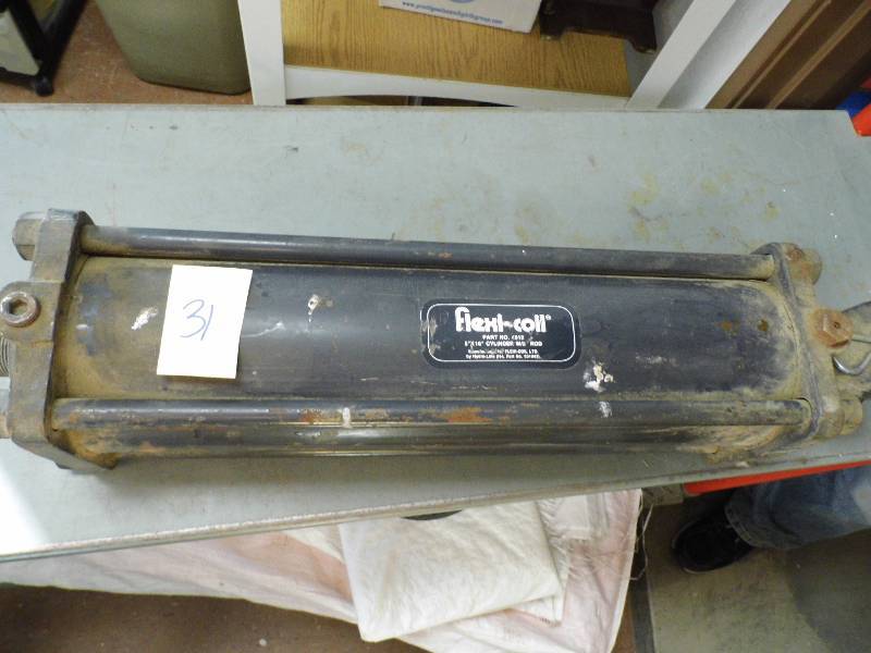 lot 31 image: Flexi Coil Cylinder w. 2 Rod