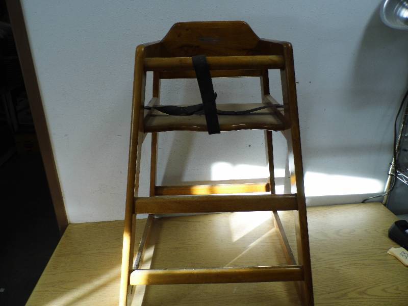 lot 32 image: Booster Chair