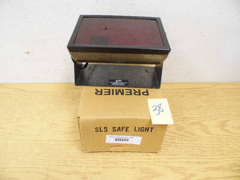 lot 38 image: 2 SL5 Safe Lights