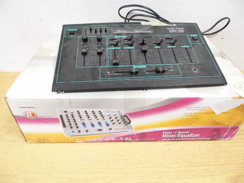 lot 44 image: Radio Shack Stereo 4 Channel MixerEQ