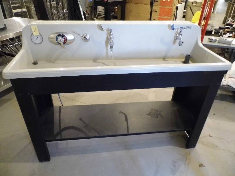 lot 69 image: Sink on Base