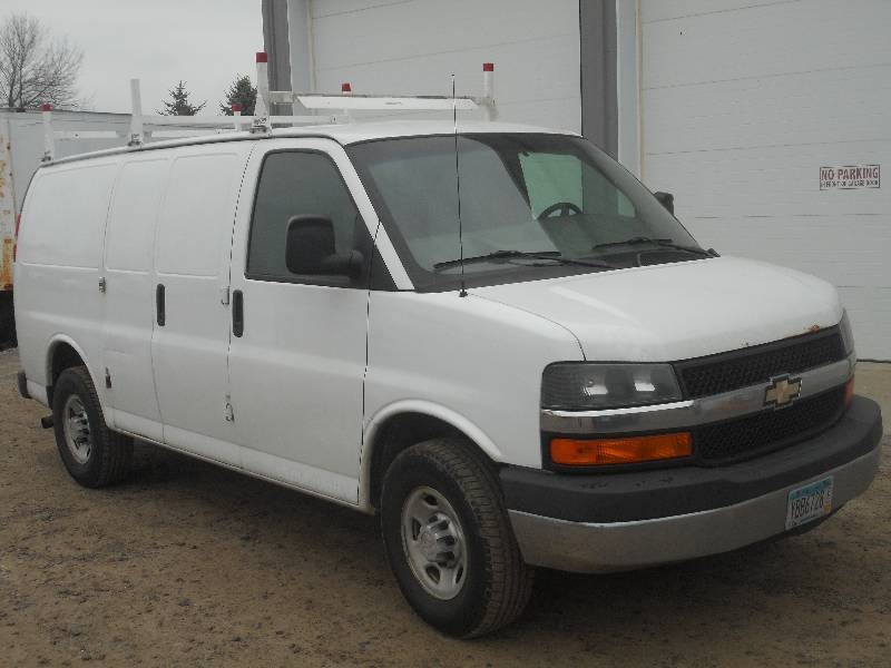 lot 5 image: 2009 Chevrolet Express Contractors ...