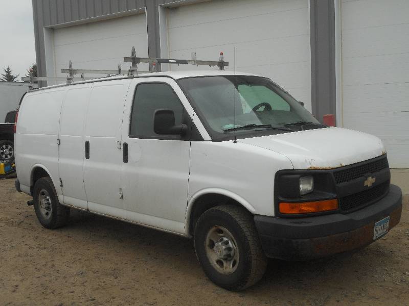 lot 6 image: 2008 Chevrolet Express Contractors ...