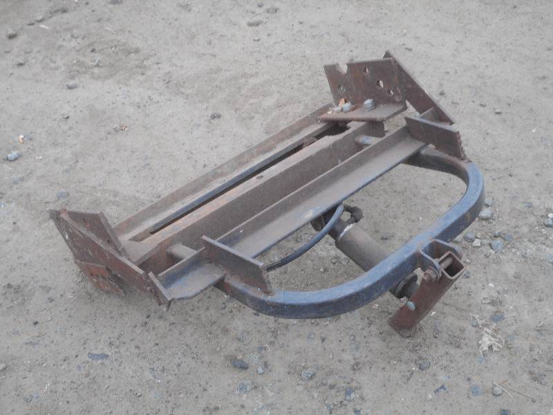 lot 13 image: Unknown Snowplow Mount With Lift Cy...
