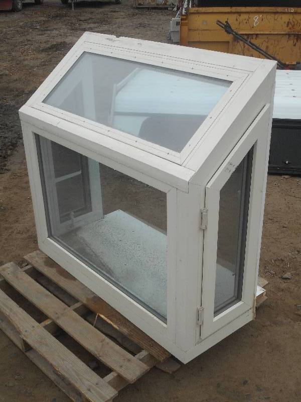 lot 14 image: Vinyl Crank-Open Greenhouse Bay Win...
