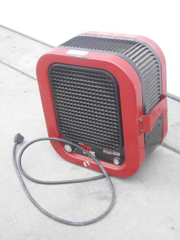 lot 29 image: The  Hot One 120Volt Commercial H...