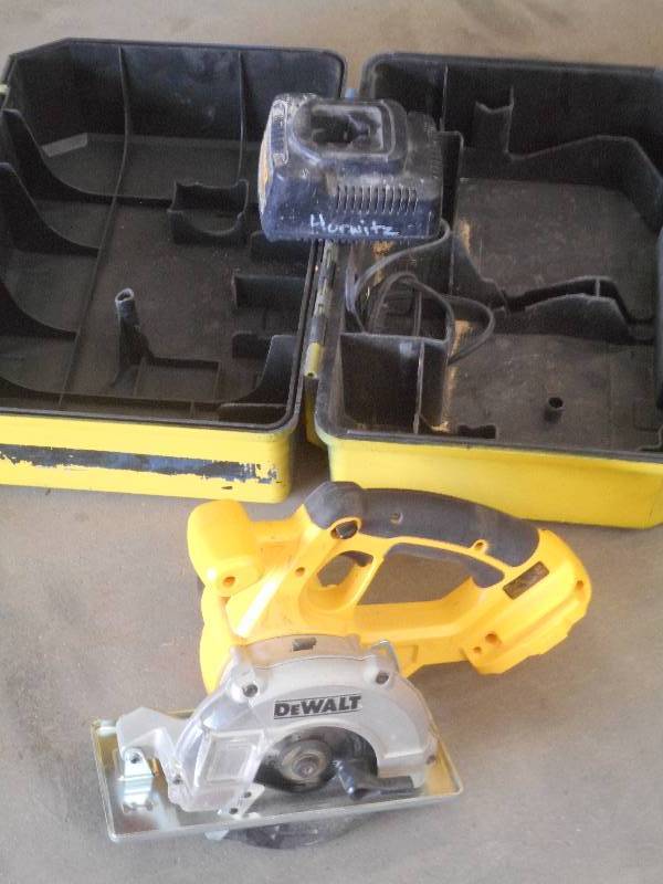 lot 36 image: DeWalt 18Volt 5.5 Metal Saw Set ...