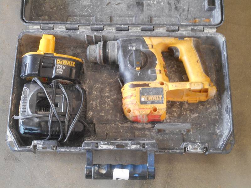 lot 37 image: DeWalt 18Volt Rotary Hammer Set ...