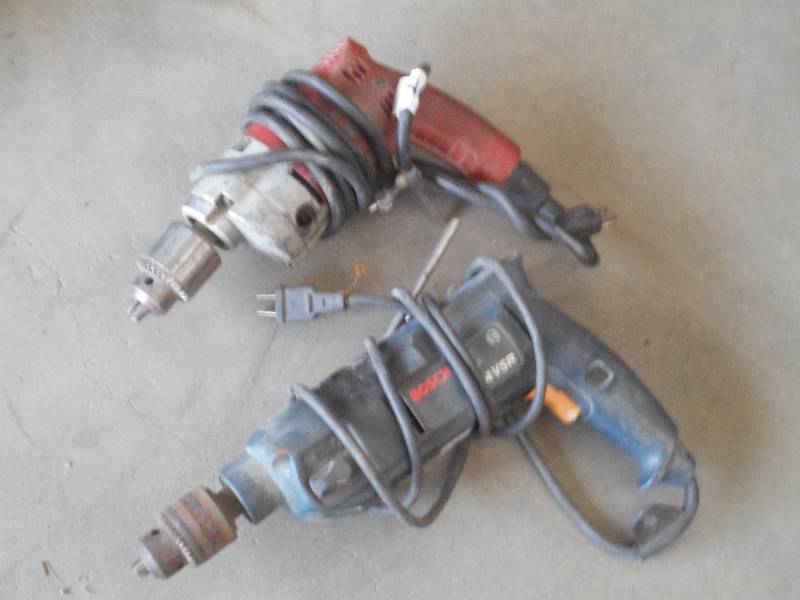 lot 40 image: (1) Bosch 1194 VSR Drill & (1) Milw...
