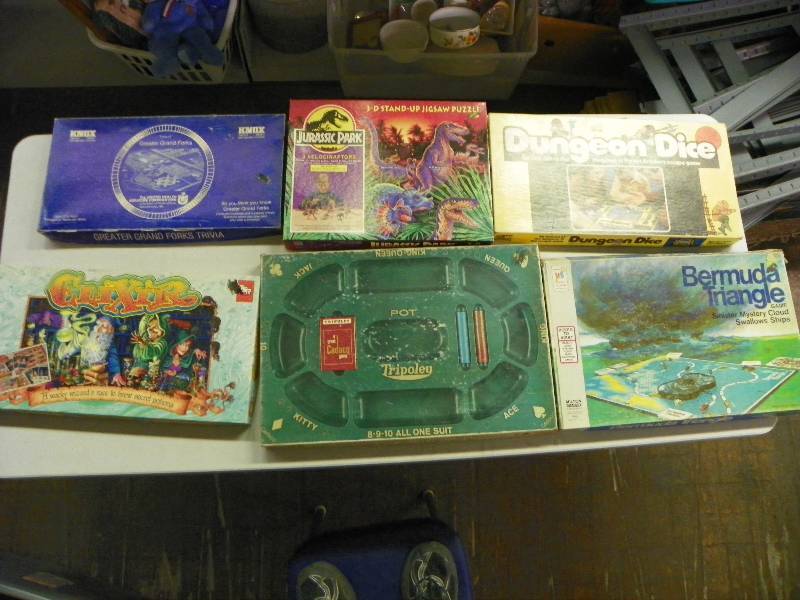 lot 233 image: Christmas Dcor