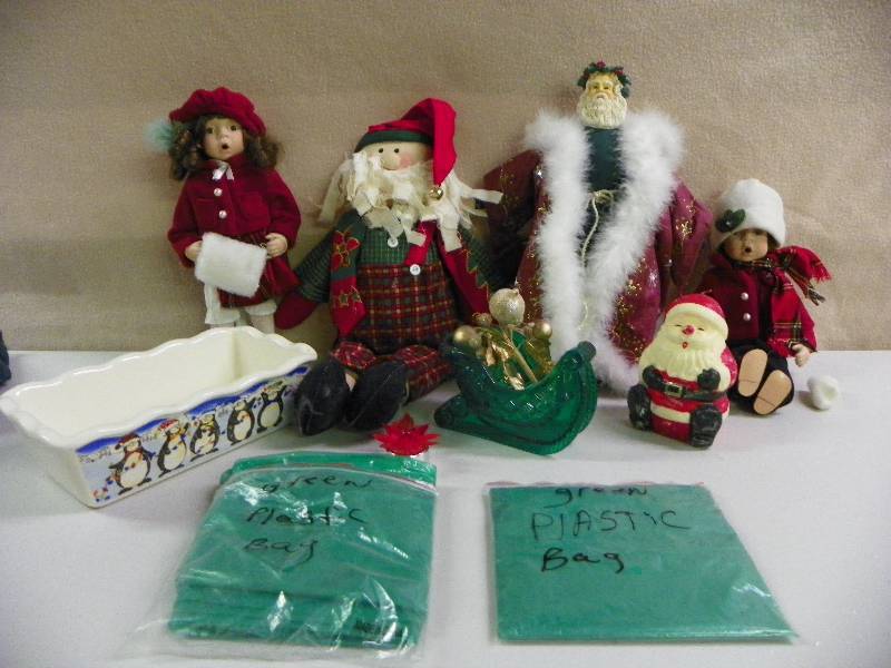 lot 240 image: Christmas Dcor