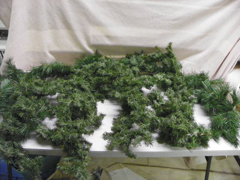 lot 260 image: Christmas Dcor