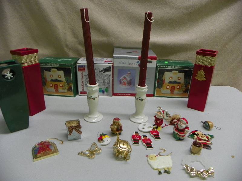 lot 273 image: Christmas Dcor