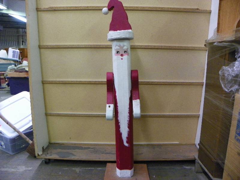 lot 275 image: Christmas Dcor