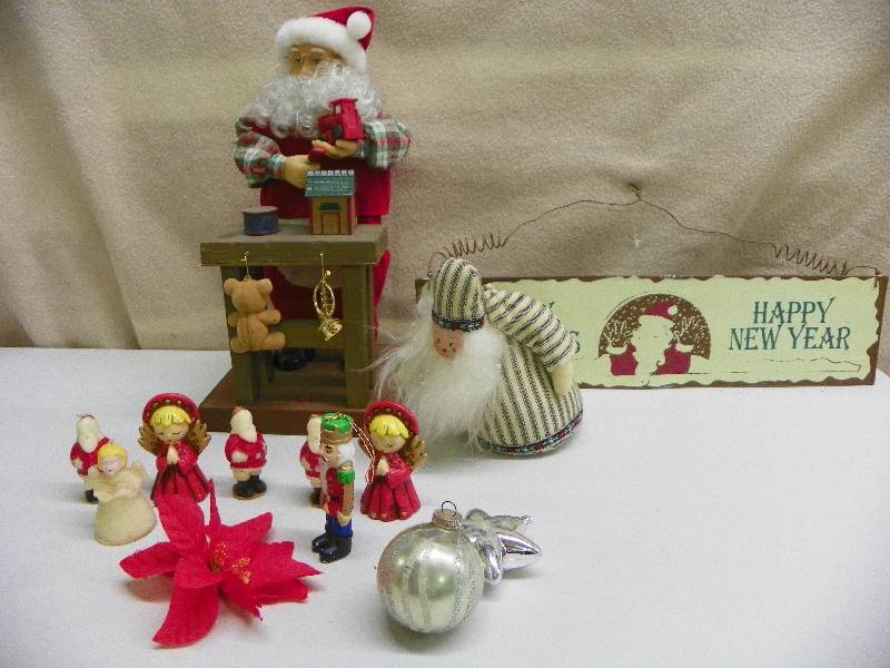 lot 278 image: Christmas Dcor