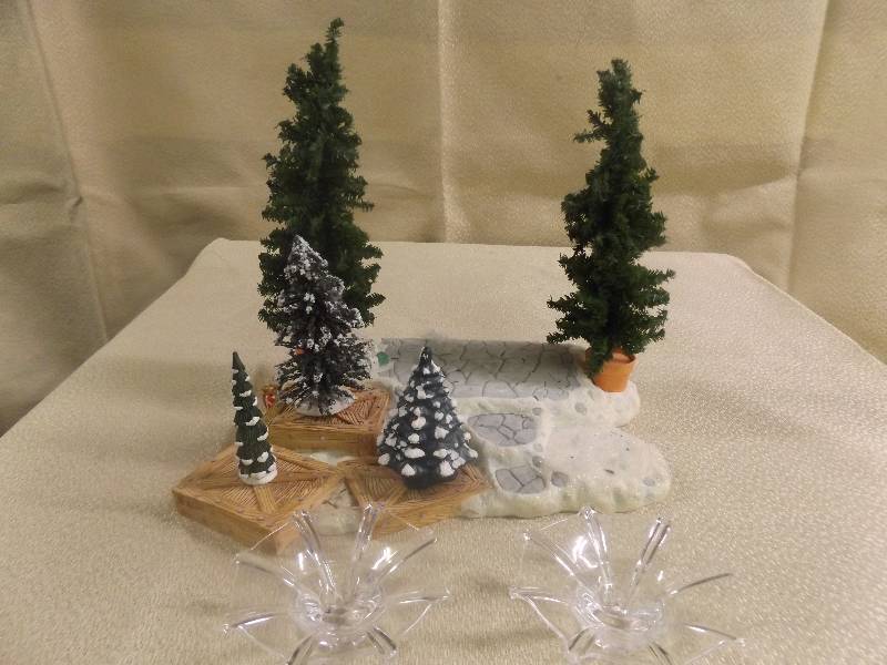 lot 201 image: Christmas Dcor