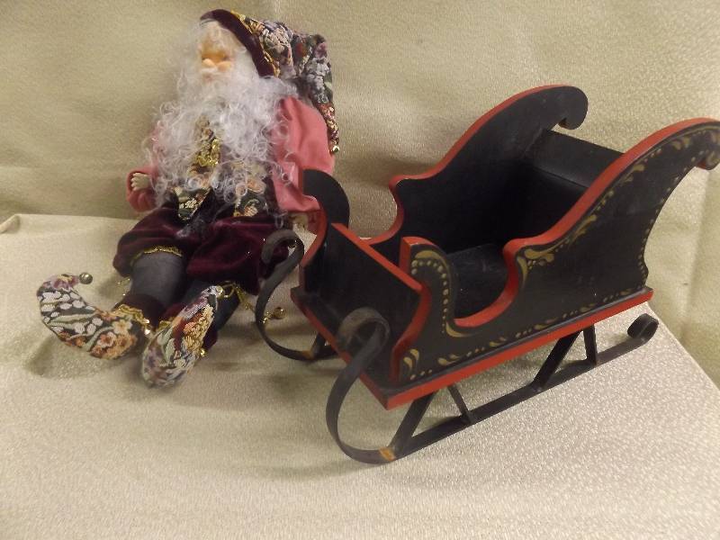 lot 209 image: Christmas Dcor