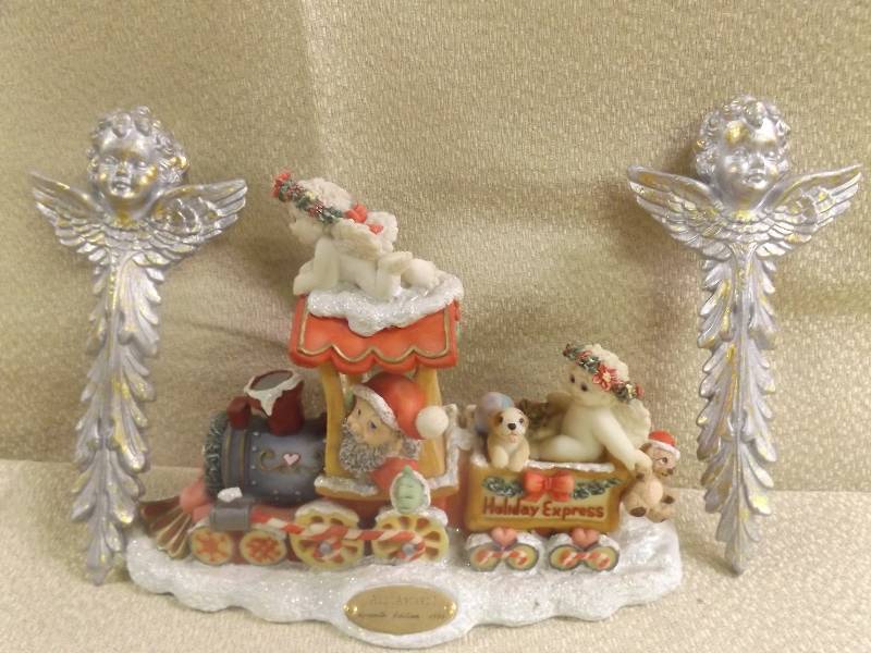lot 212 image: Christmas Dcor