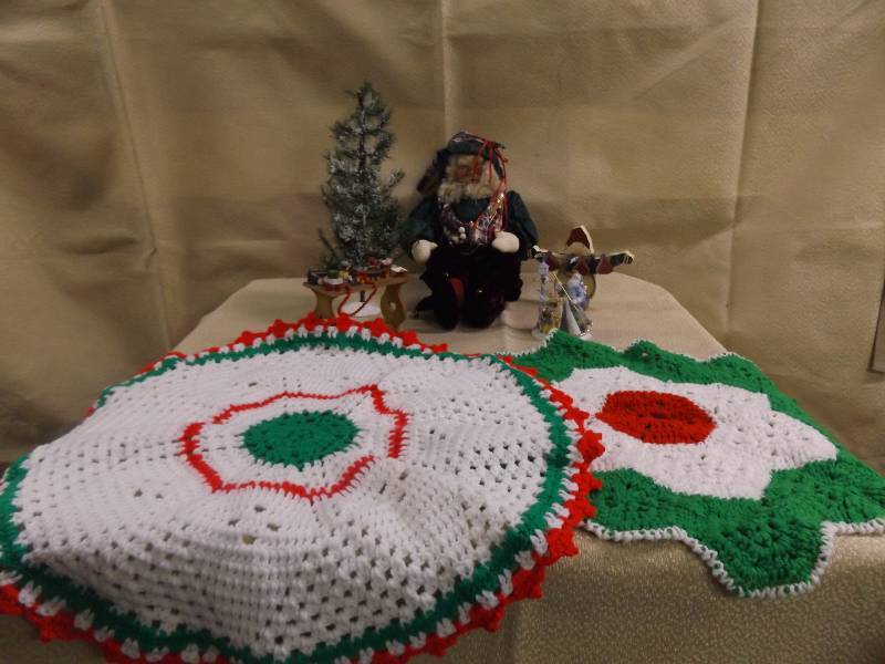 lot 217 image: Christmas Dcor