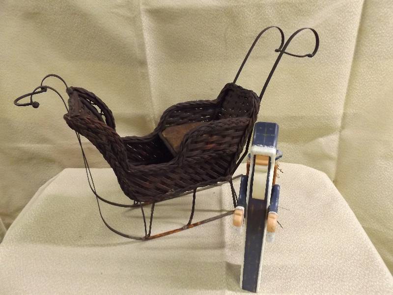 lot 223 image: Christmas Dcor