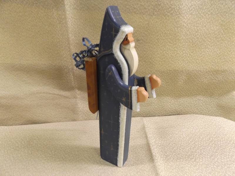 lot 224 image: Christmas Dcor