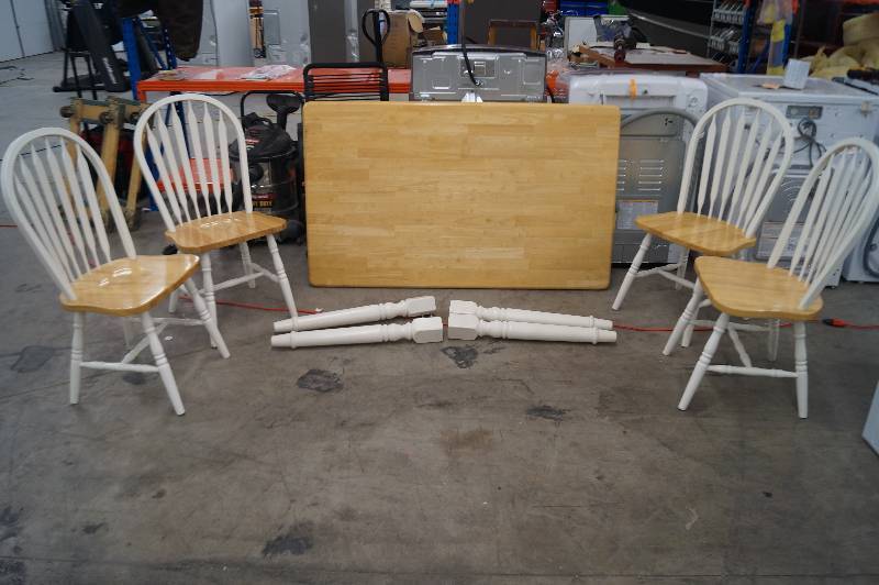 Kitchen Table & Chairs