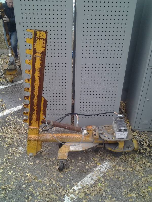 lot 20 image: Caroliner Frame Rack Pulling Tower