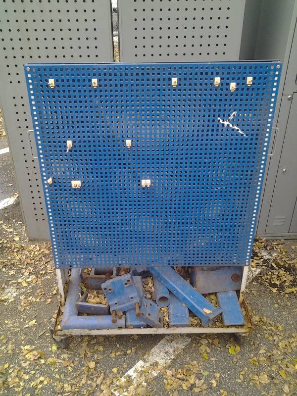 lot 21 image: Frame Rack Accessories With Cart
