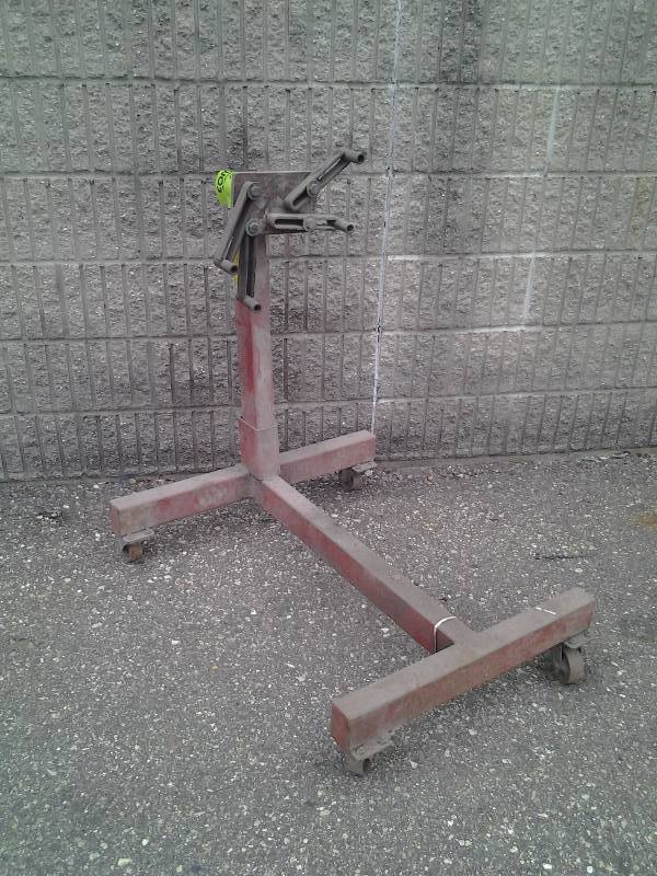 lot 30 image: Sunex 1000 LB Engine Stand