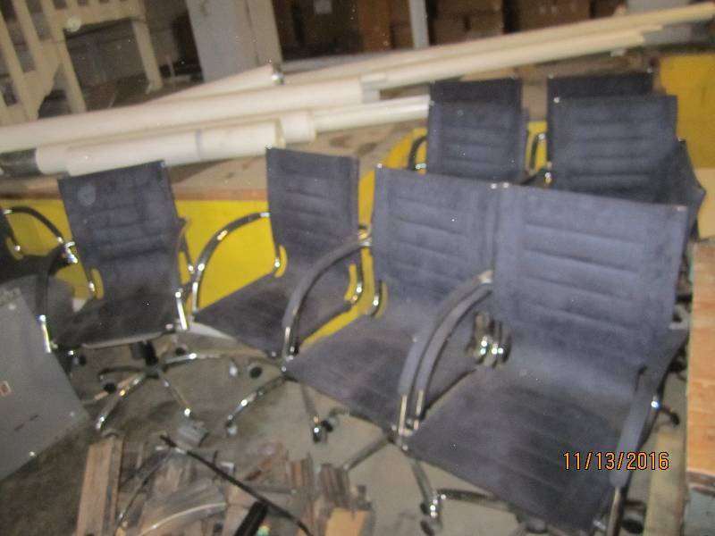 Lot of 13 plush seat nice swivel ch...