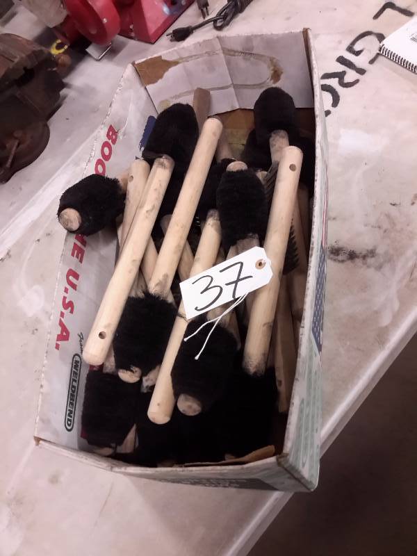lot 37 image: Box of Pipe Brushes