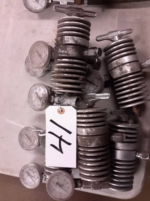 lot 41 image: 6 Gas Control Valves