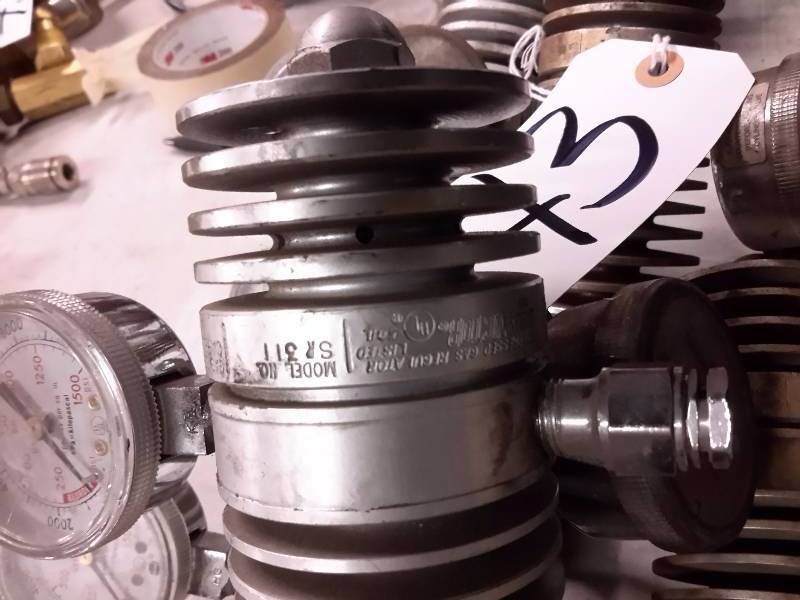 lot 43 image: 6 Gas Control Valves