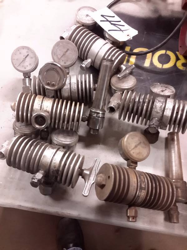 lot 44 image: 6 Gas Control Valves
