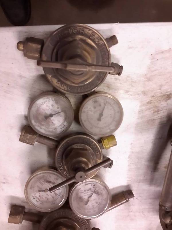 lot 52 image: 6 Misc. types of Valves.. See closeups